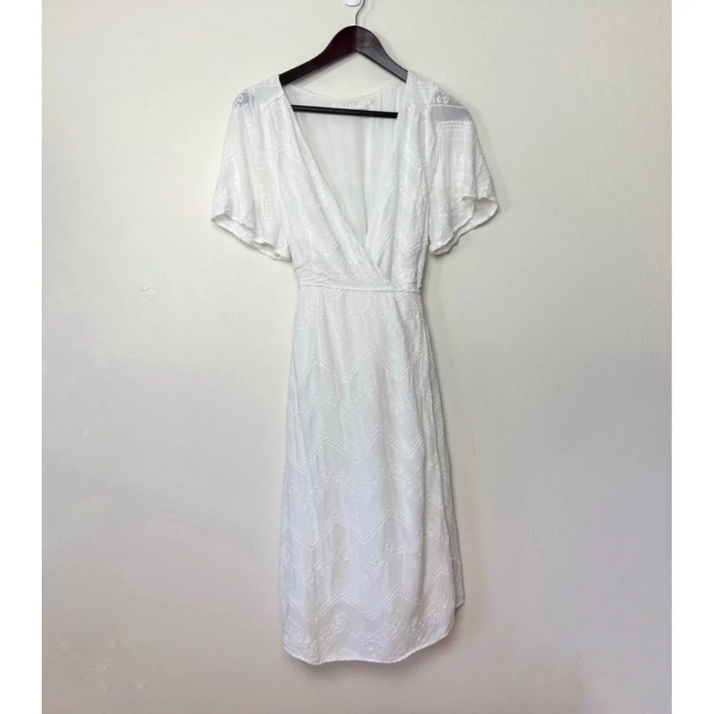 ASTR White Embroidered V‑Neck Midi Dress